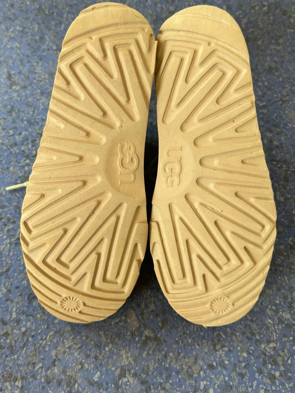 UGG Highland Heritage Hi Boots Boys Size 6